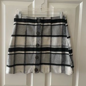 Cute plaid skirt with buttons